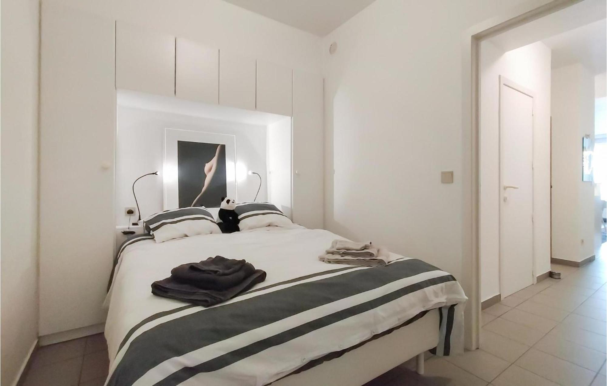 Awesome In With Kitchen Apartment *